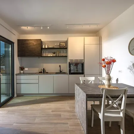 Elegant Casa Aria With 2 Gardens And Bbq Facilities * Пореч