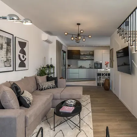 Elegant Casa Aria With 2 Gardens And Bbq Facilities * Пореч