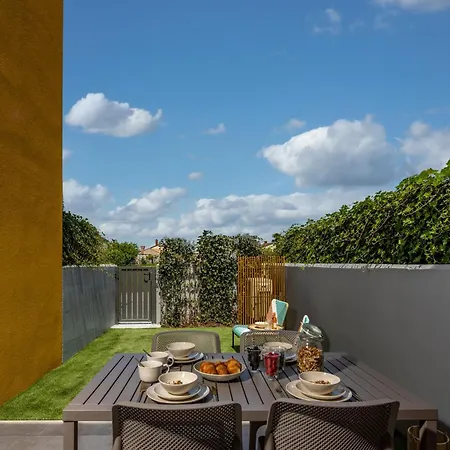 Дом отдыха Elegant Casa Aria With 2 Gardens And Bbq Facilities